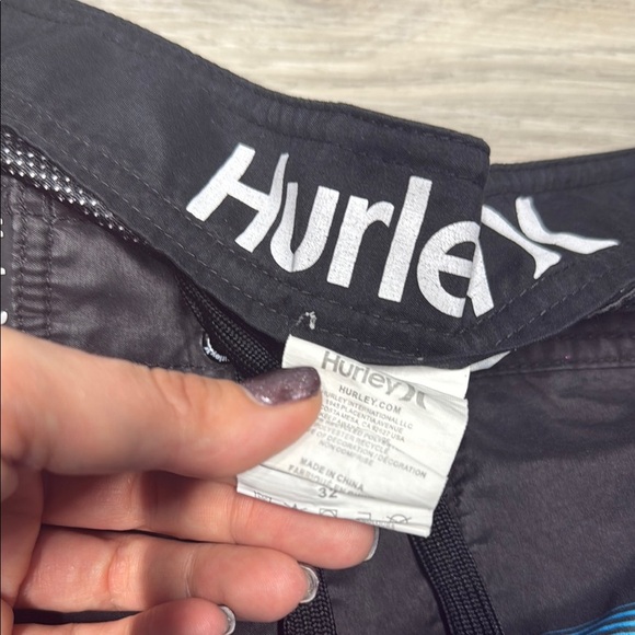 🏁 Hurley Black Board Shorts size 32 - Picture 2 of 7
